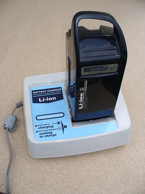 File:Pedelec-Lader-Gepida Akku-Li-Ion Foto-hochkant.JPG