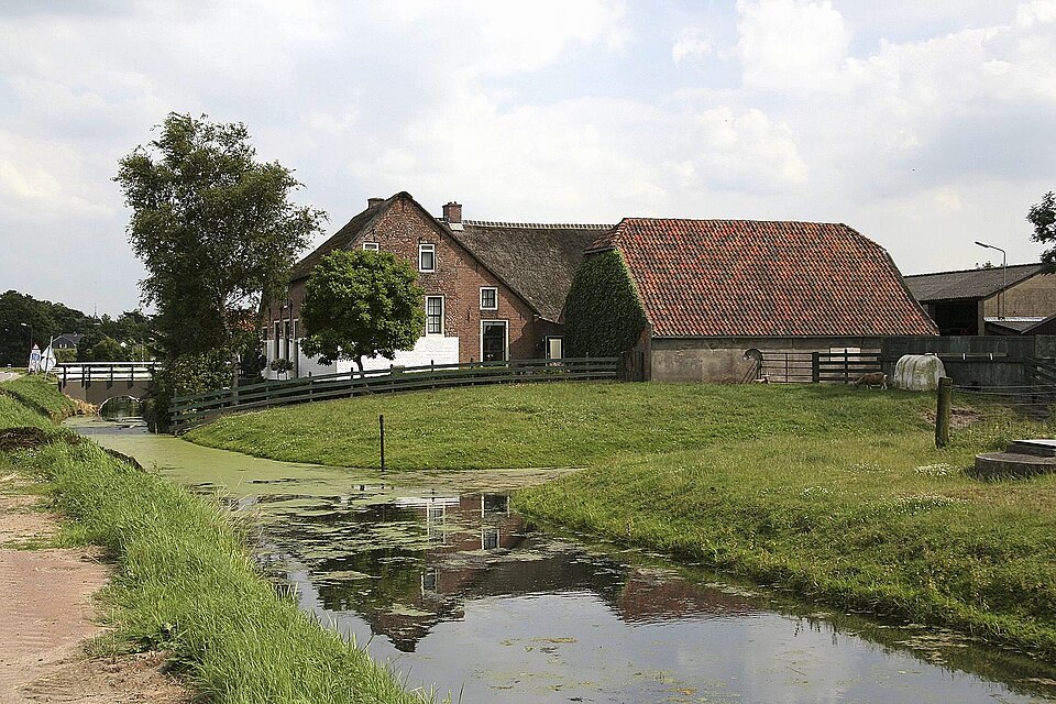 File:Geerestein, Tull en 't Waal.jpg